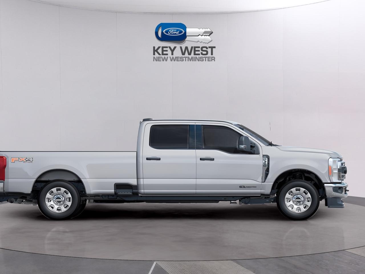 2023 Ford F-350 XLT 4WD Crew Cab 8' Box Photo3