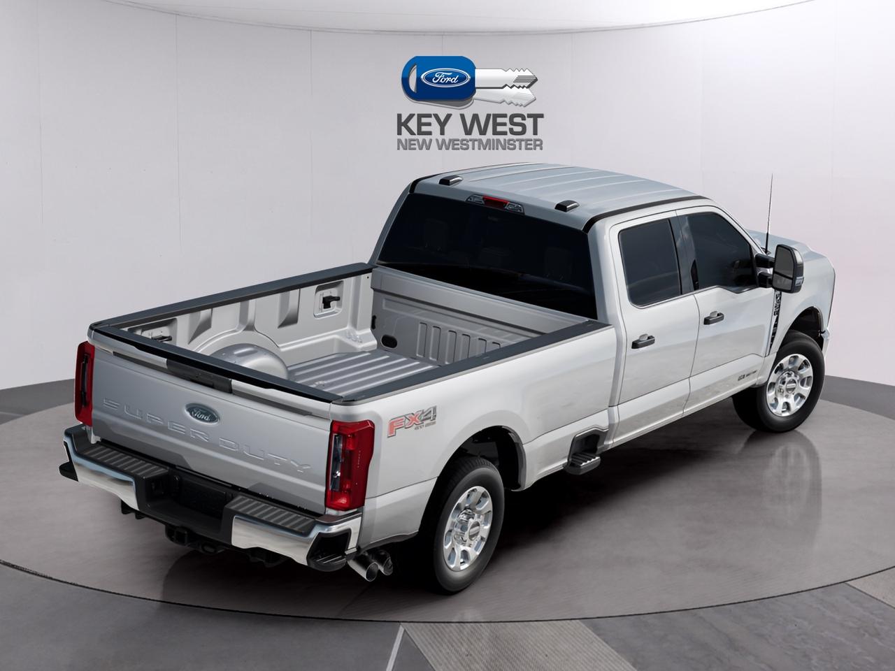 2023 Ford F-350 XLT 4WD Crew Cab 8' Box Photo2