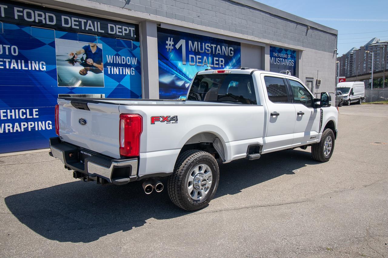 2023 Ford F-350 XLT 4WD Crew Cab 8' Box Photo4