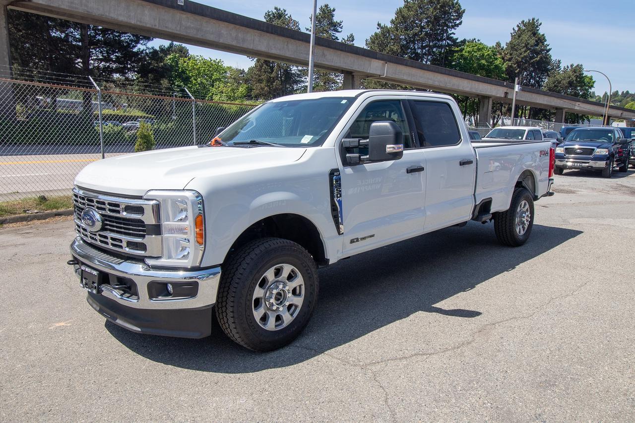 2023 Ford F-350 XLT 4WD Crew Cab 8' Box Photo1