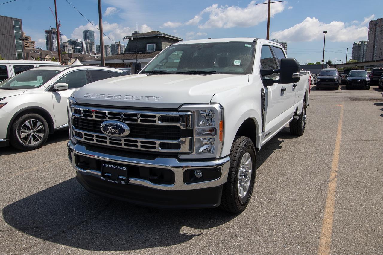 2023 Ford F-350 XLT 4WD Crew Cab 8' Box Photo0