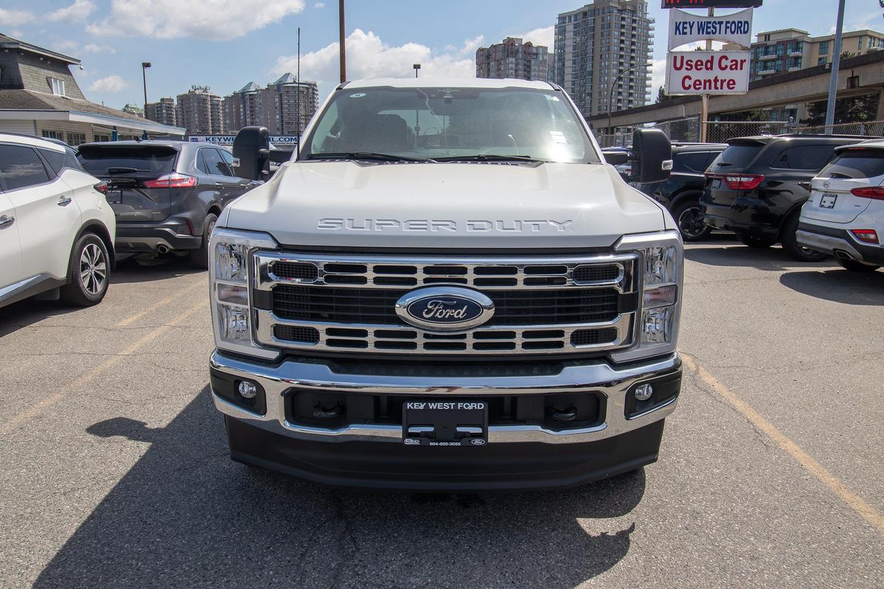 2023 Ford F-350 XLT 4WD Crew Cab 8' Box Photo2