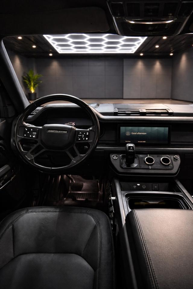 2023 Land Rover Defender 110 X-Dynamic SE AWD Photo