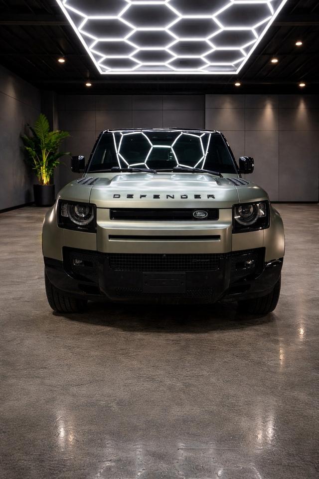 2023 Land Rover Defender 110 X-Dynamic SE AWD Photo