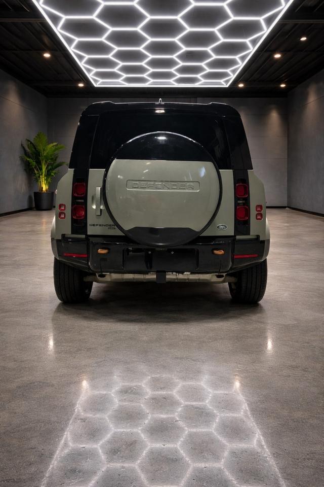 2023 Land Rover Defender 110 X-Dynamic SE AWD Photo