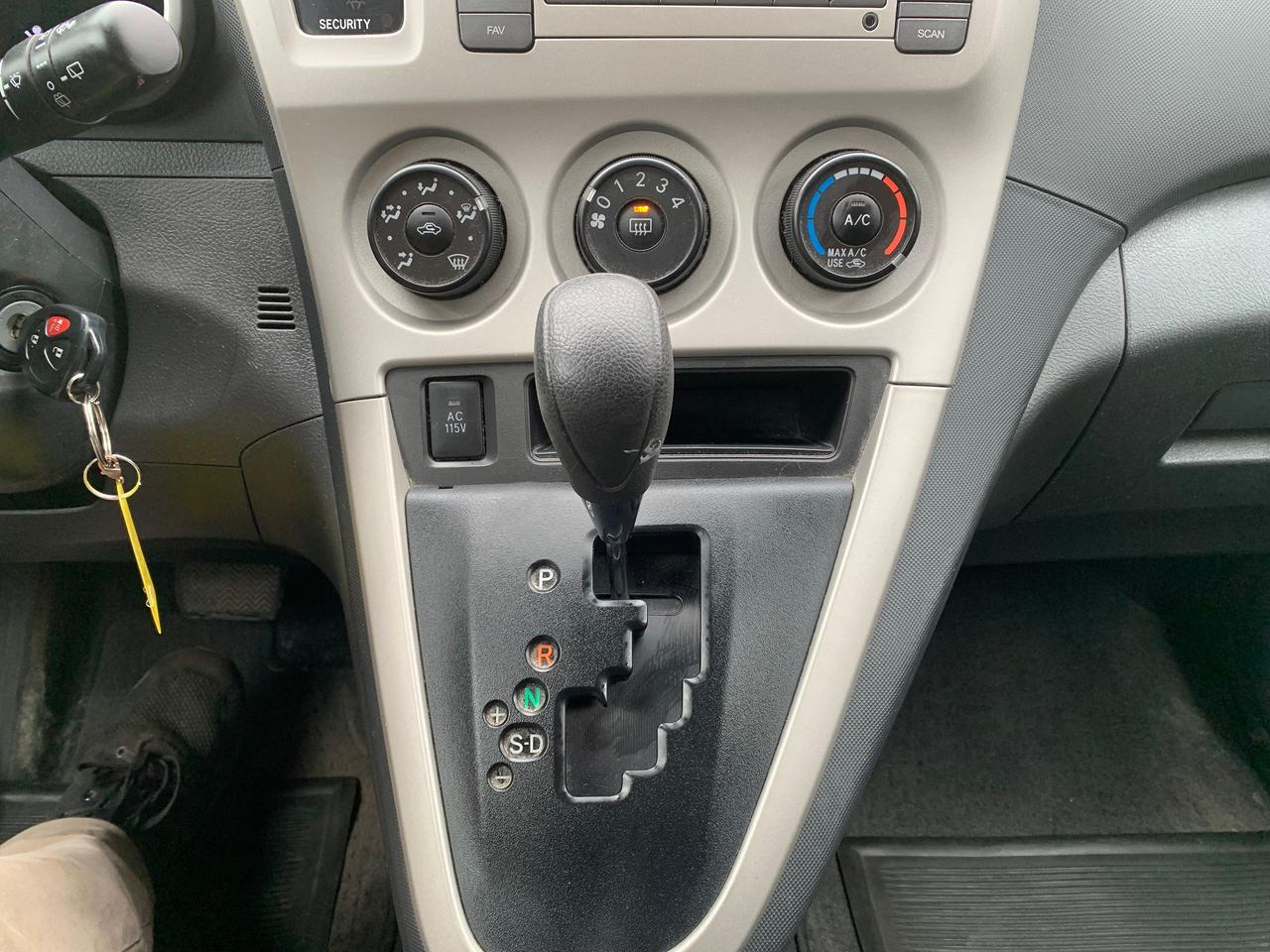 2009 Pontiac Vibe MATRIX 1 OWNER LOW KMS Photo