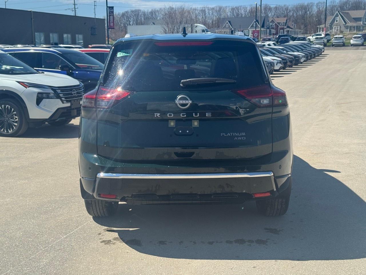 2026 Nissan Rogue AWD Platinum Photo3