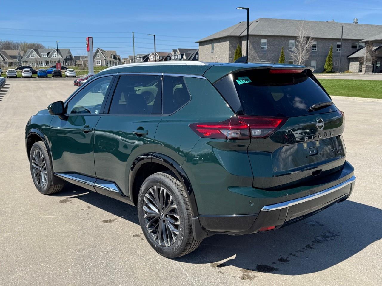 2026 Nissan Rogue AWD Platinum Photo4