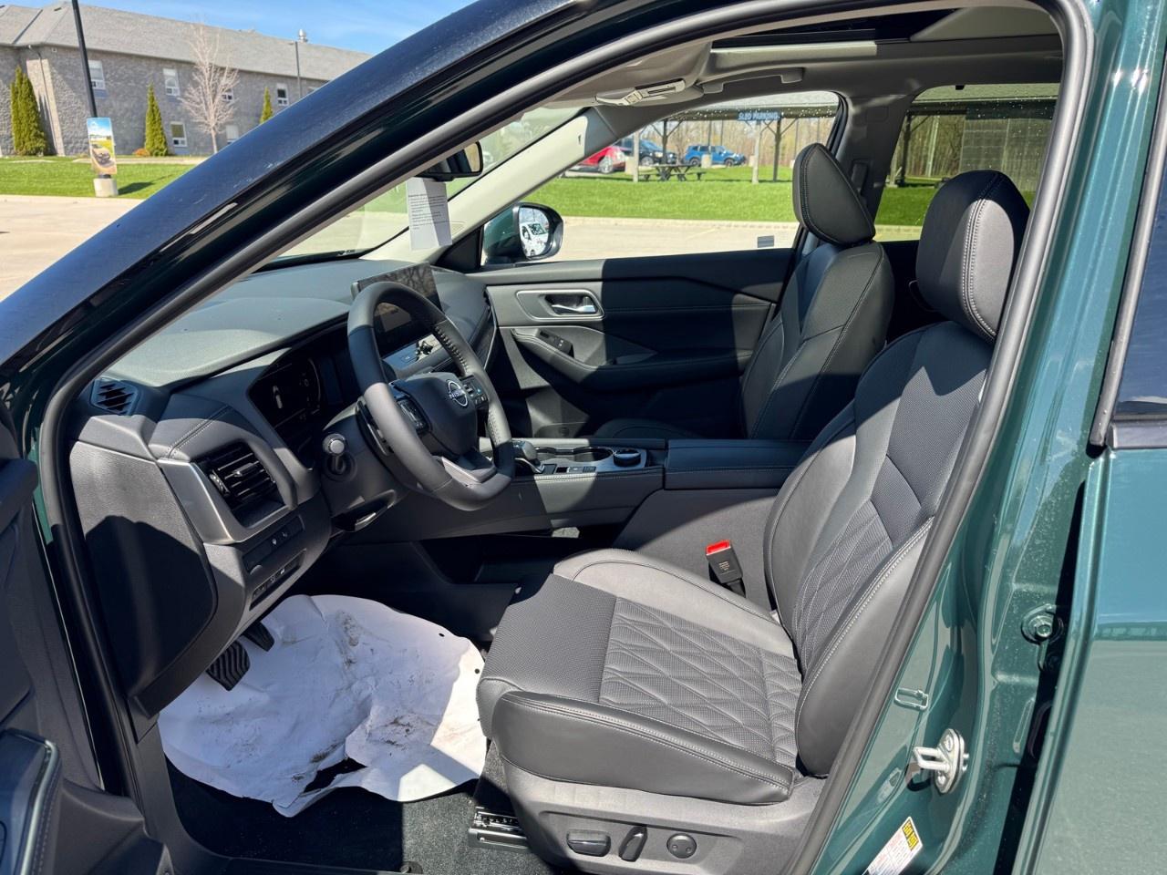2026 Nissan Rogue AWD Platinum Photo