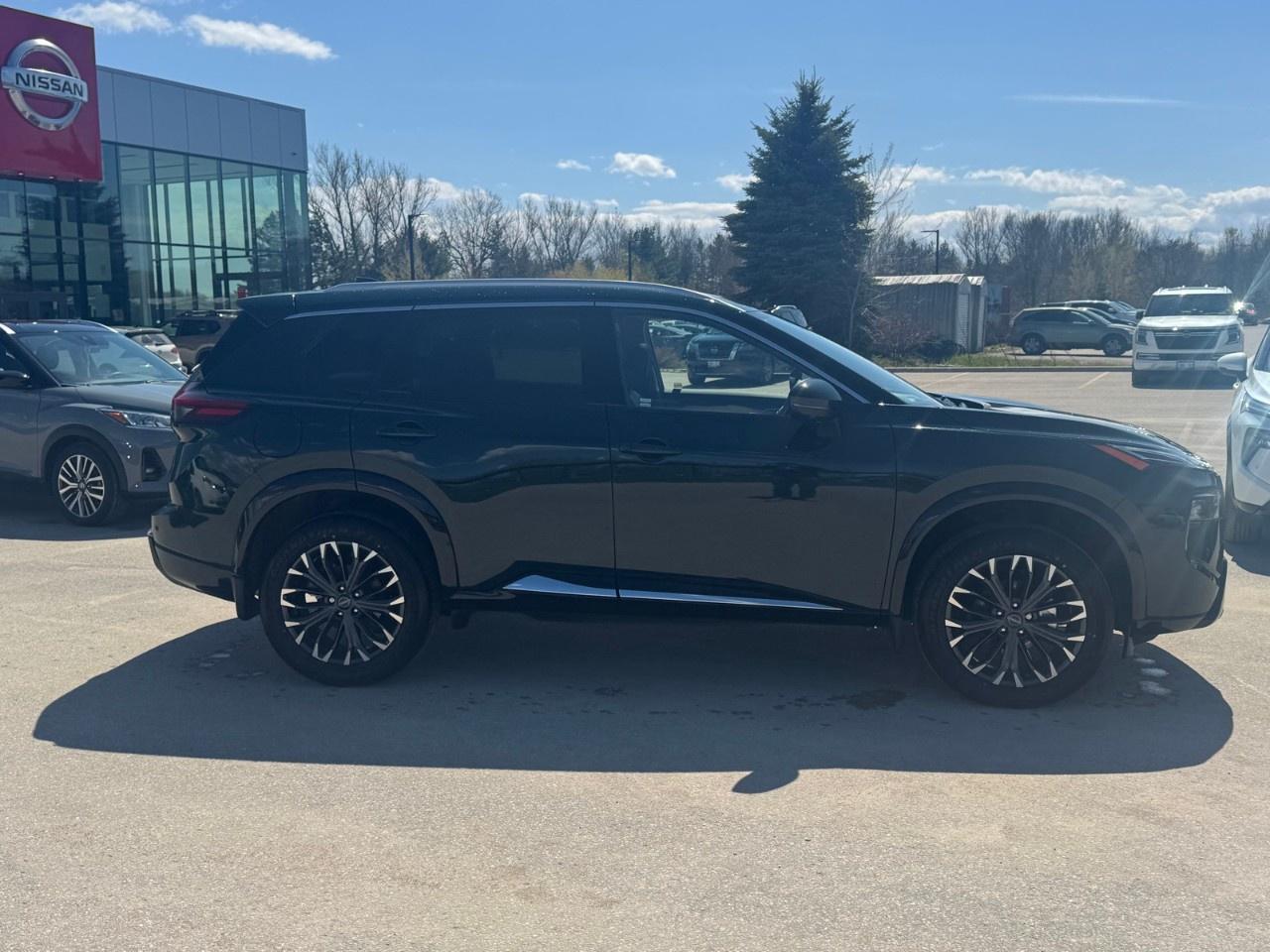 2026 Nissan Rogue AWD Platinum Photo2