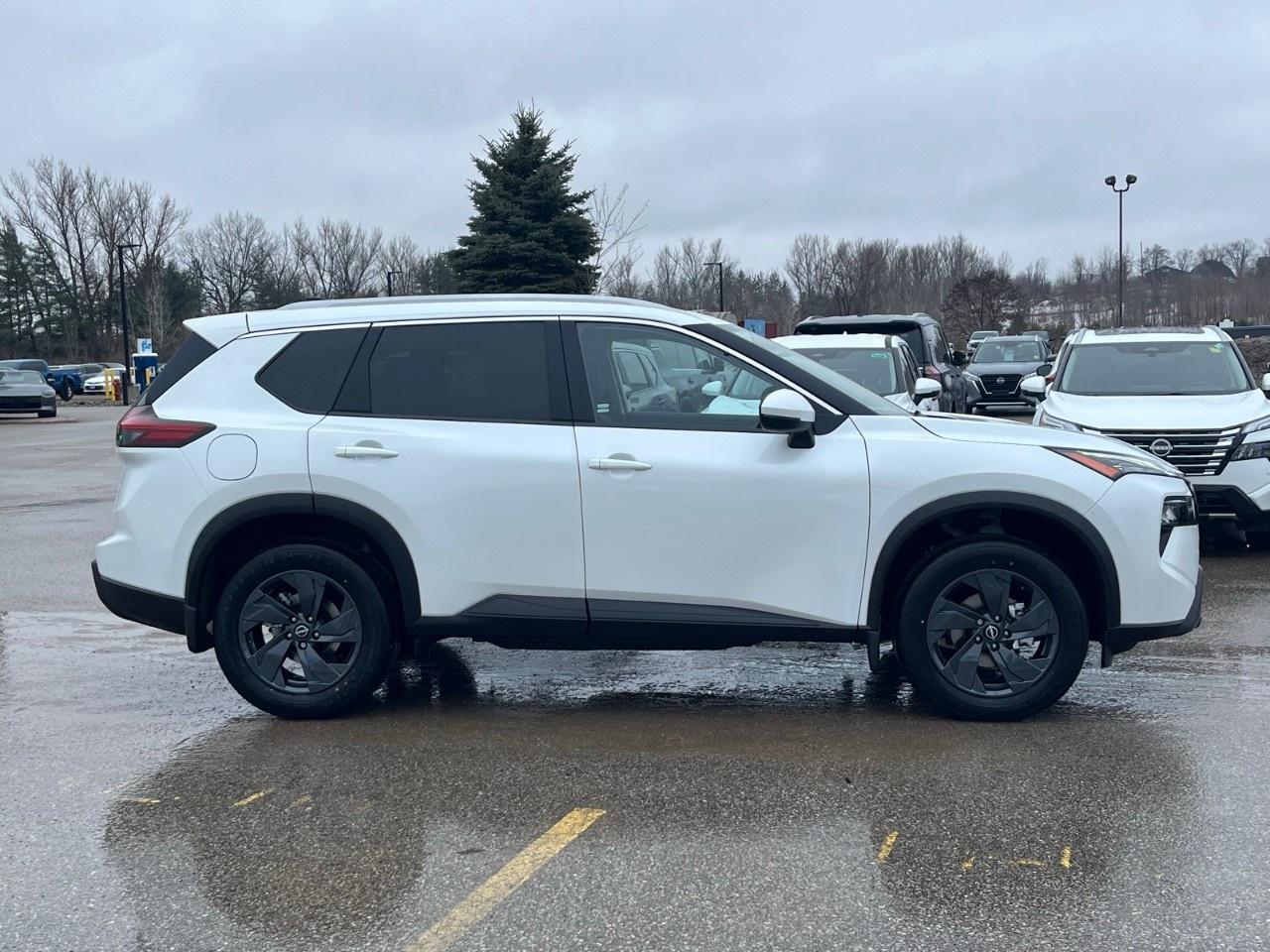 2026 Nissan Rogue AWD SV Moonroof Photo