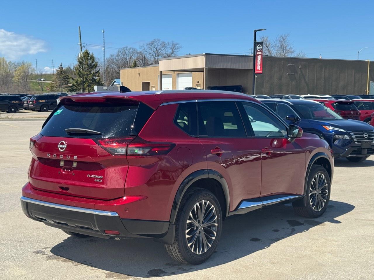 2026 Nissan Rogue AWD Platinum Photo2