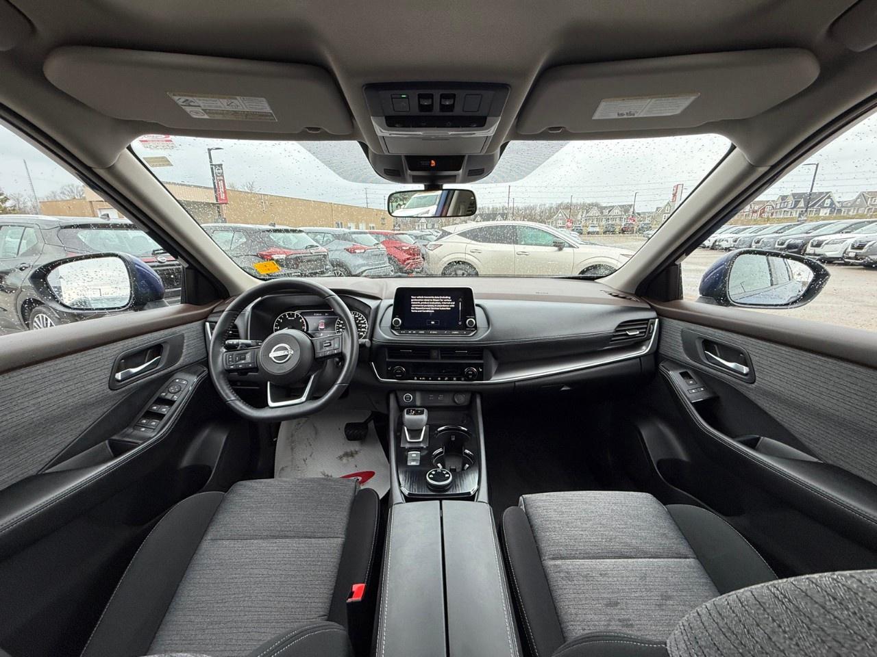 2023 Nissan Rogue AWD SV Photo