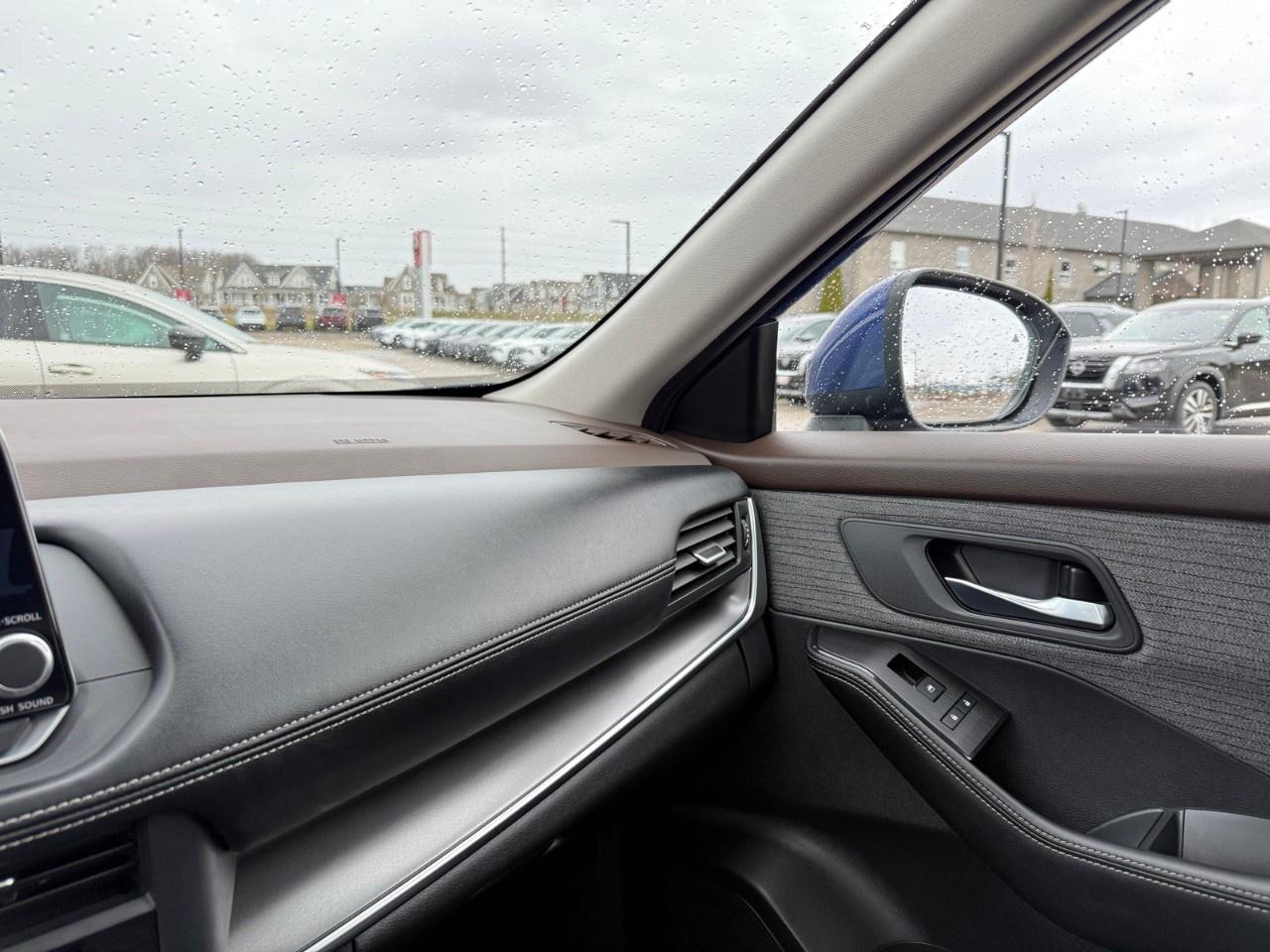 2023 Nissan Rogue AWD SV Photo