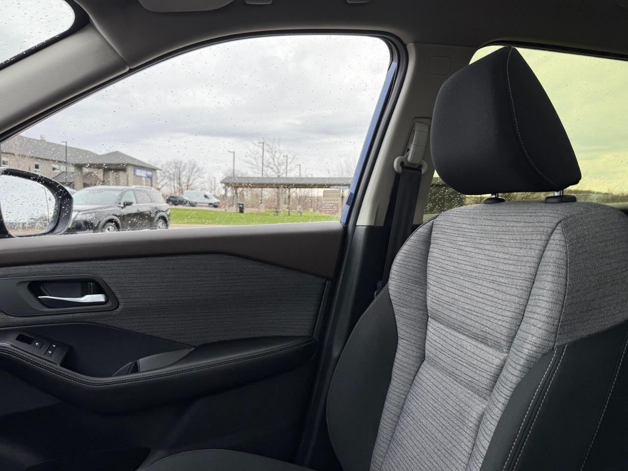 2023 Nissan Rogue AWD SV Photo