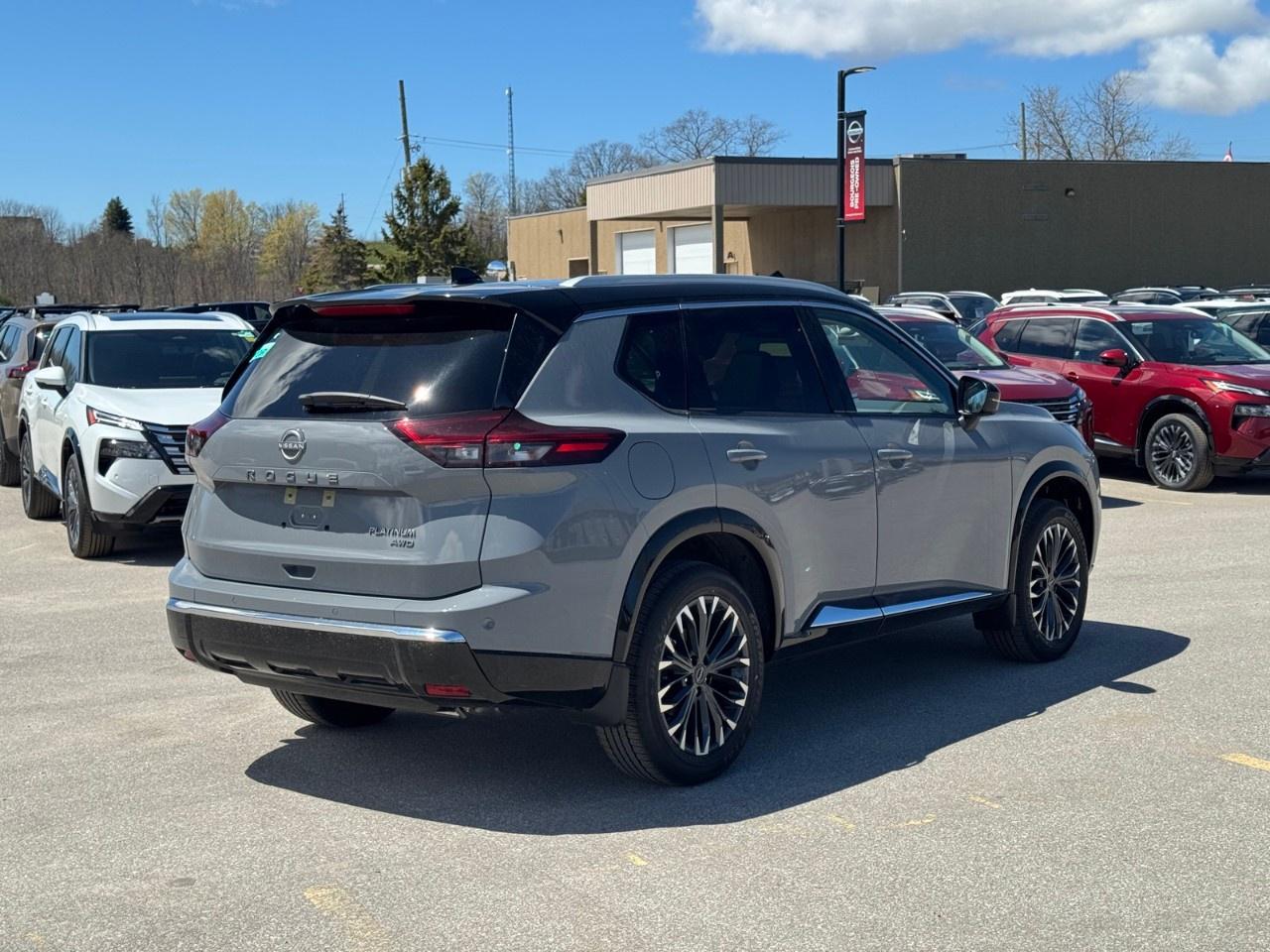 2026 Nissan Rogue AWD Platinum Photo2