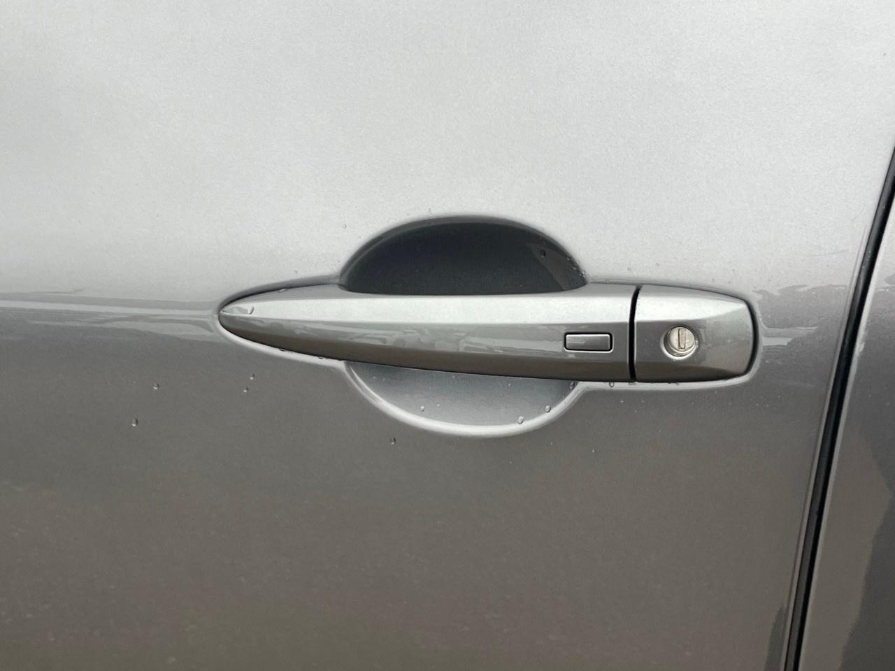 2026 Nissan Rogue AWD SV Moonroof Photo3