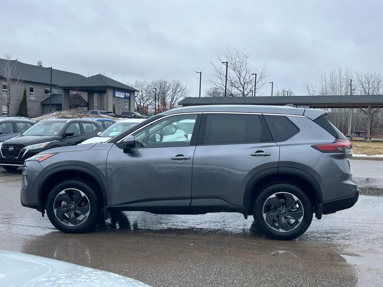 2026 Nissan Rogue AWD SV Moonroof Photo4
