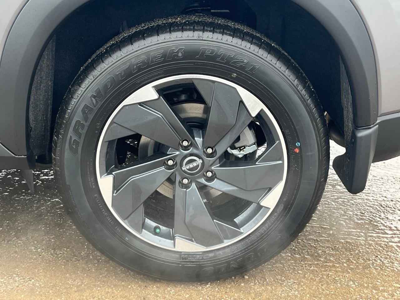 2026 Nissan Rogue AWD SV Moonroof Photo