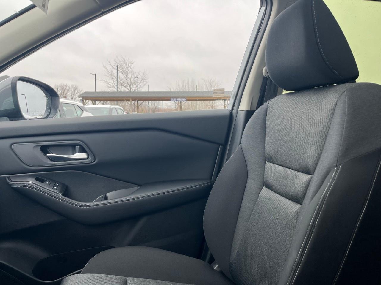 2026 Nissan Rogue AWD SV Moonroof Photo