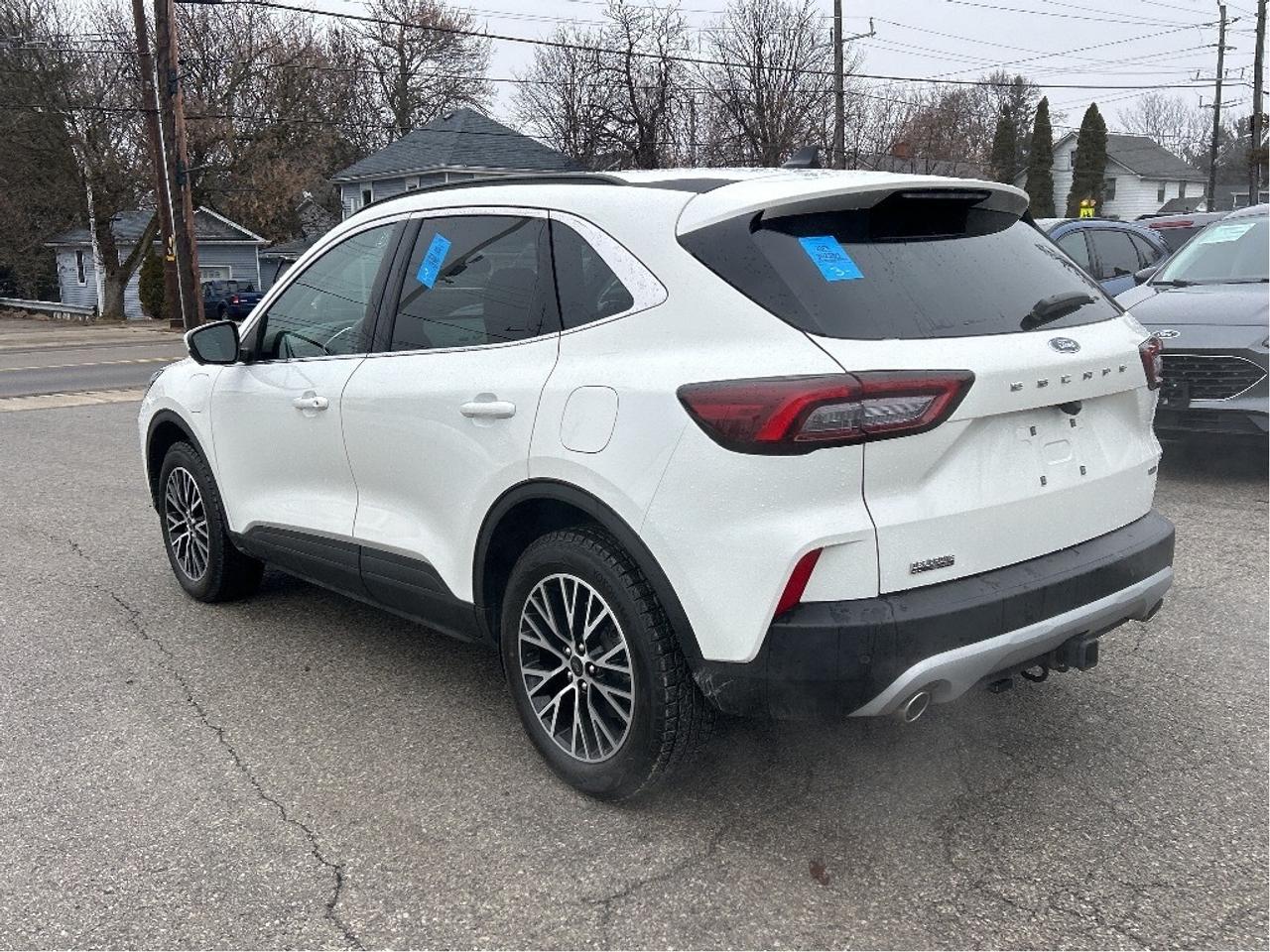 2022 Ford Escape Titanium Hybrid FWD Photo