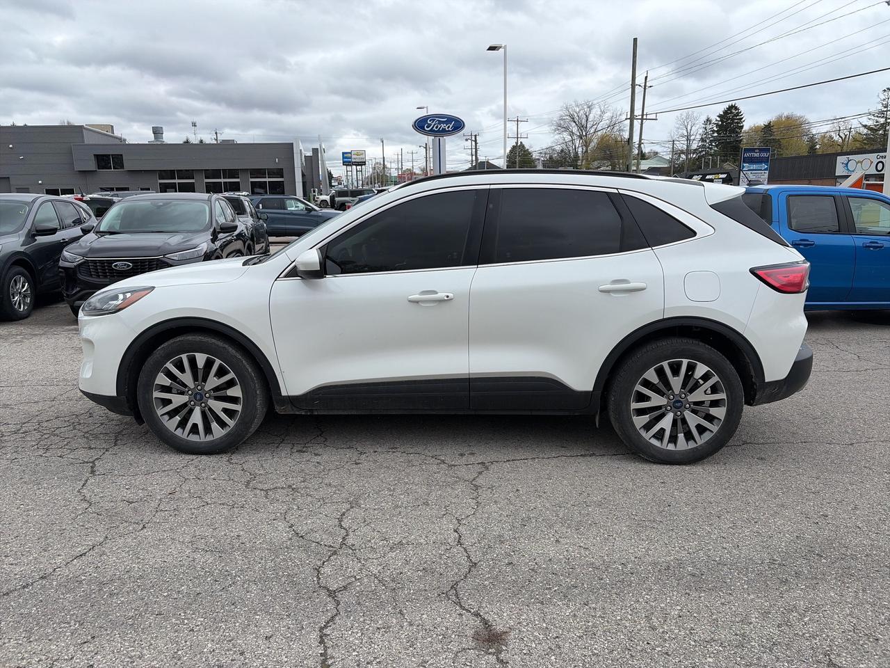 2022 Ford Escape Titanium Hybrid FWD Photo