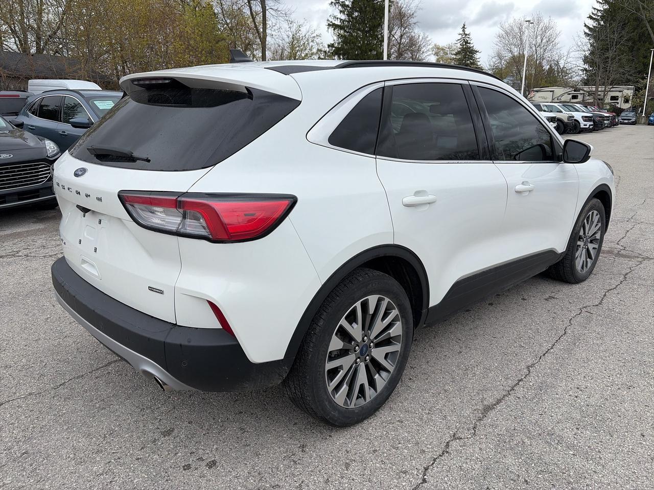 2022 Ford Escape Titanium Hybrid FWD Photo4