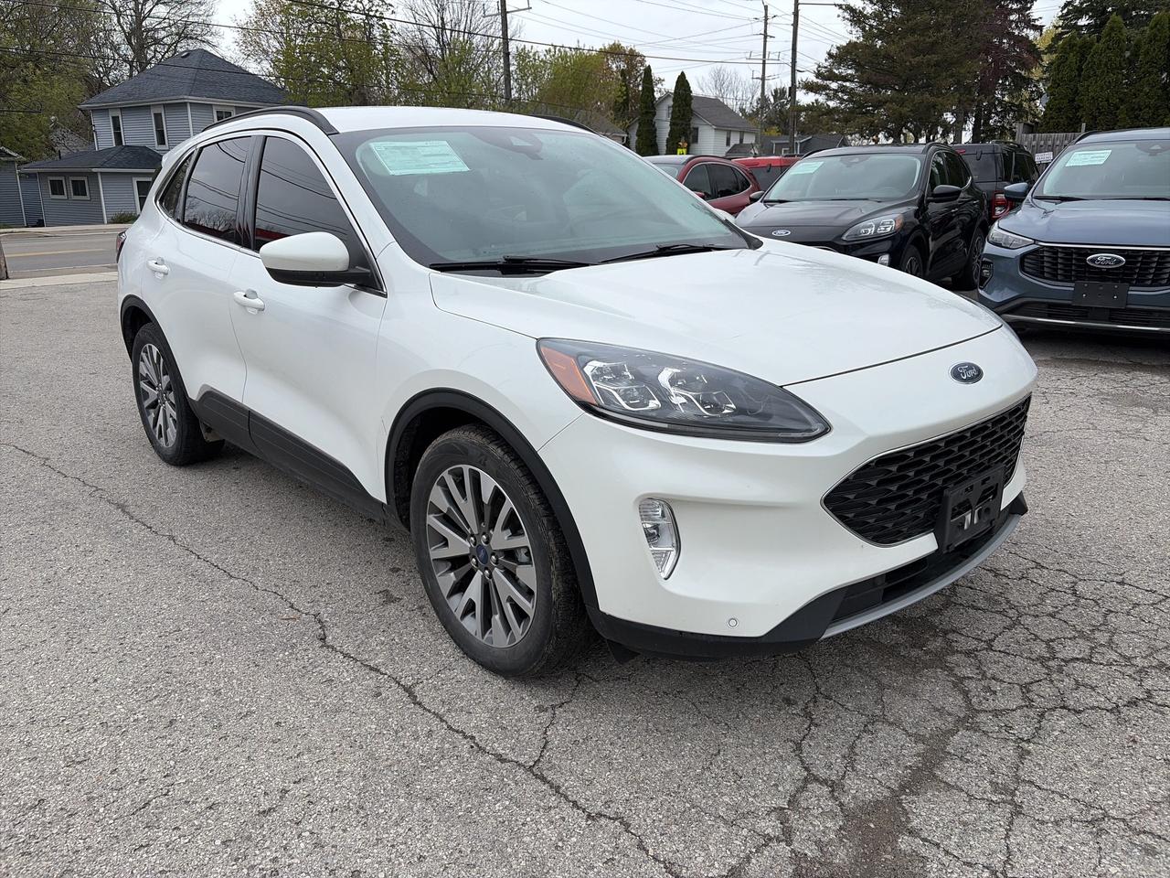 2022 Ford Escape Titanium Hybrid FWD Photo
