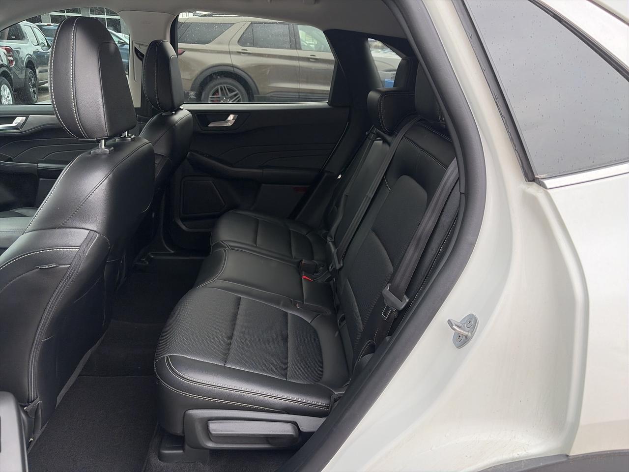 2022 Ford Escape Titanium Hybrid FWD Photo