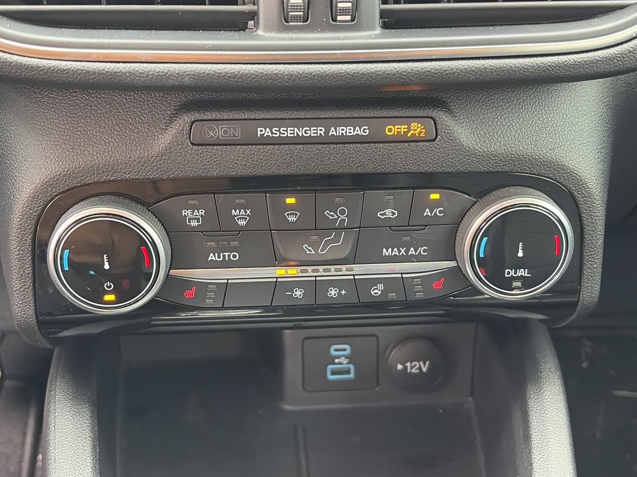 2022 Ford Escape Titanium Hybrid FWD Photo