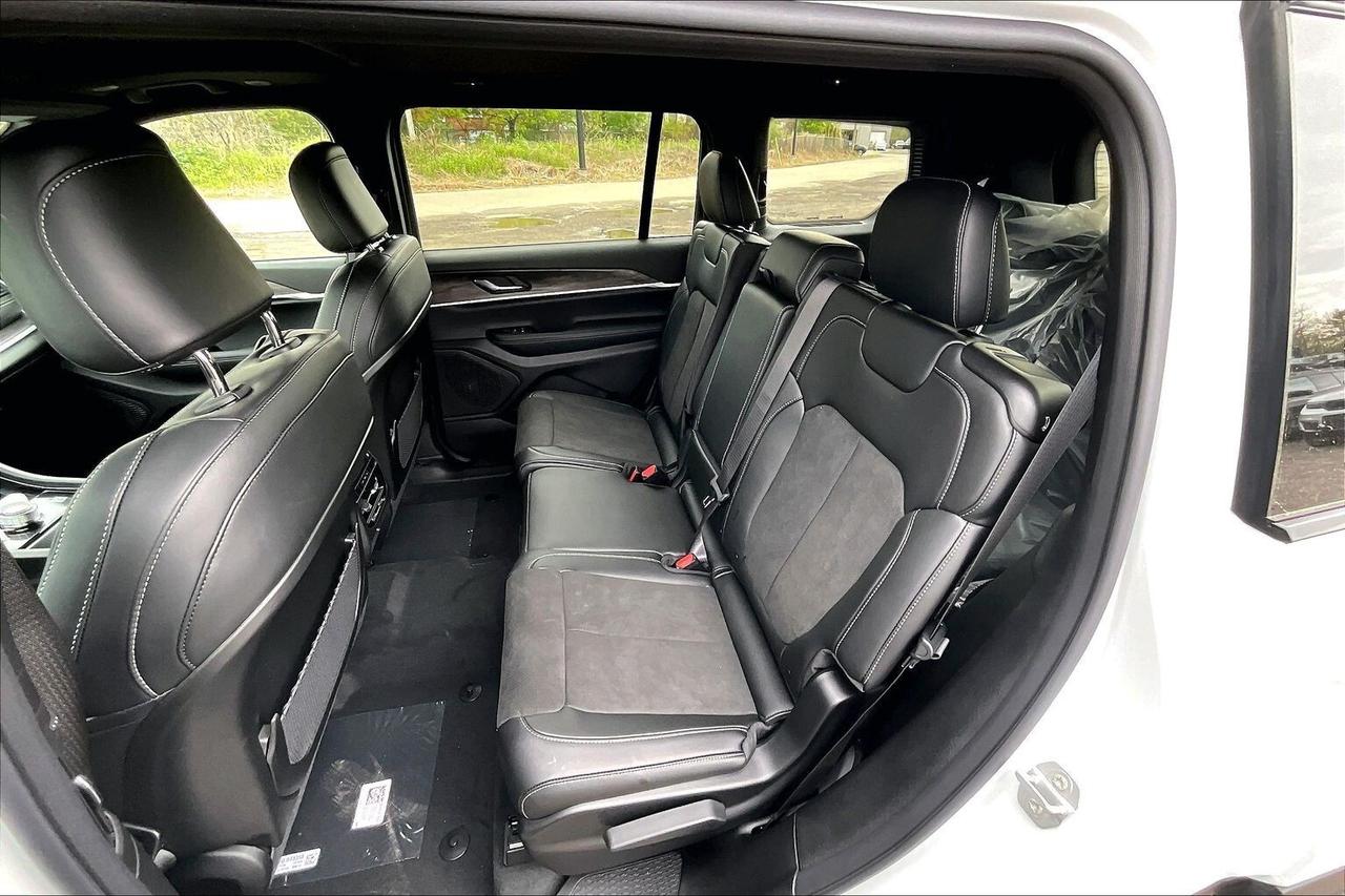 2026 Jeep Grand Cherokee L L ALTITUDE | Leather | Sunroof | Tow Pkg Photo