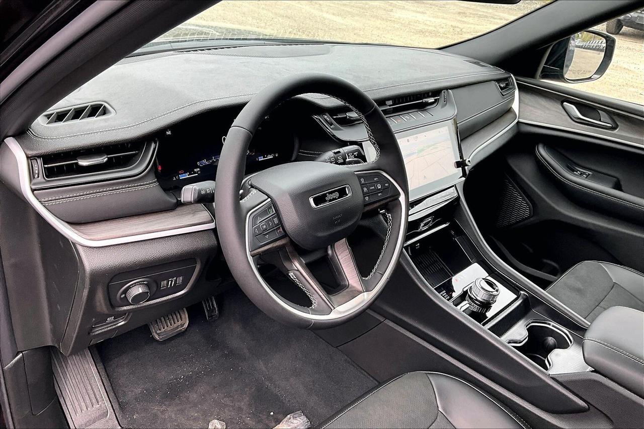 2026 Jeep Grand Cherokee L ALTITUDE 4X4 Photo
