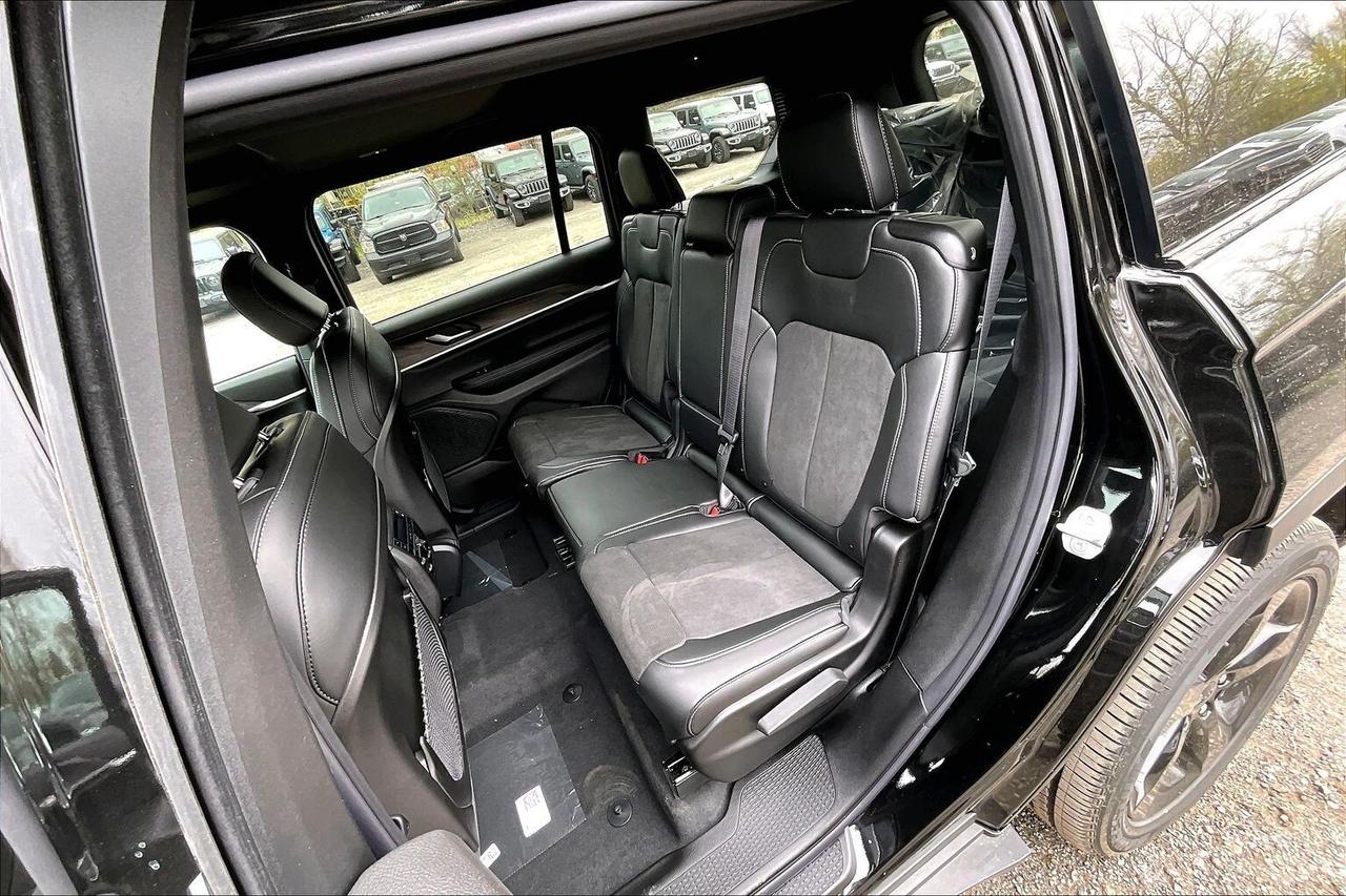 2026 Jeep Grand Cherokee L ALTITUDE 4X4 Photo