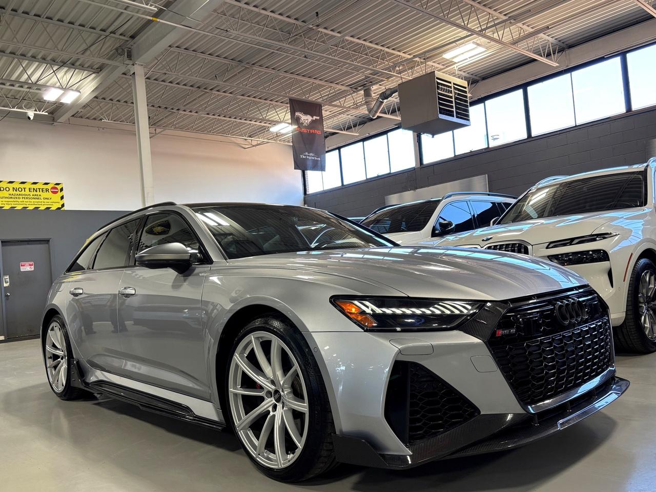 2023 Audi RS 6 Avant QUATTRO|NO LUXTAX|CARBONBODYKIT|CRYSTALSHIFTER|HUD Photo