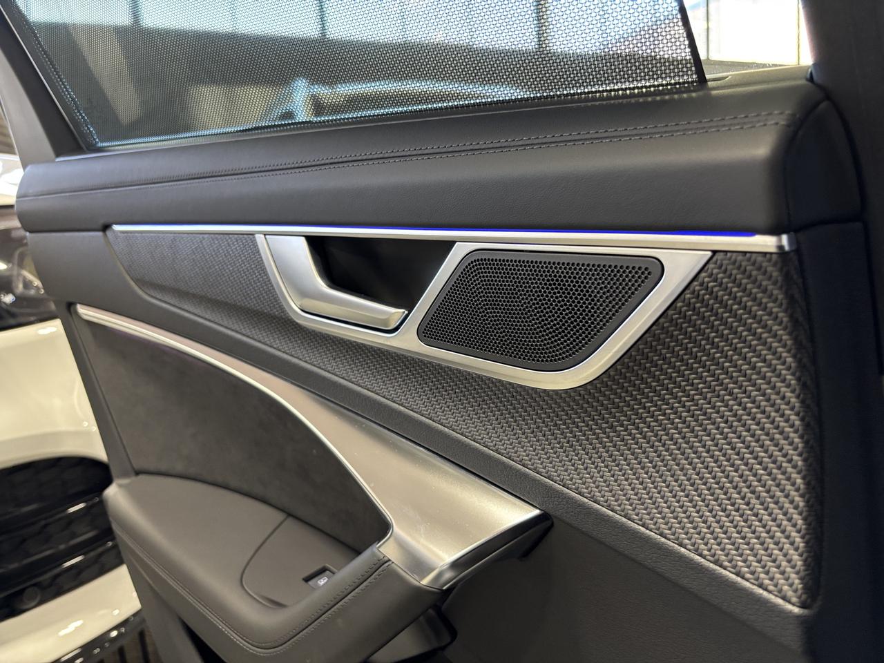 2023 Audi RS 6 Avant QUATTRO|NO LUXTAX|CARBONBODYKIT|CRYSTALSHIFTER|HUD Photo