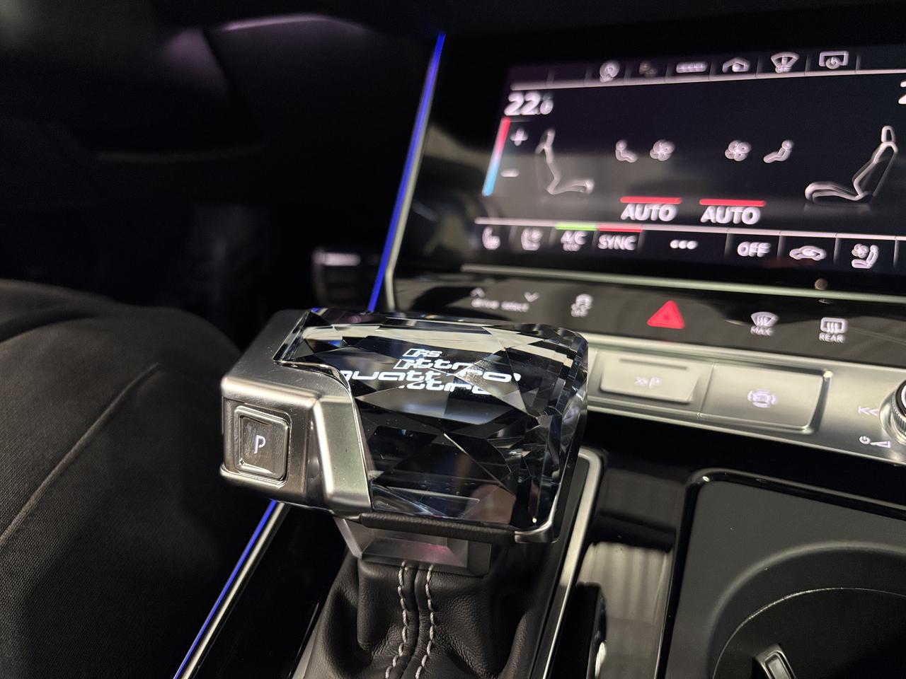2023 Audi RS 6 Avant QUATTRO|NO LUXTAX|CARBONBODYKIT|CRYSTALSHIFTER|HUD Photo