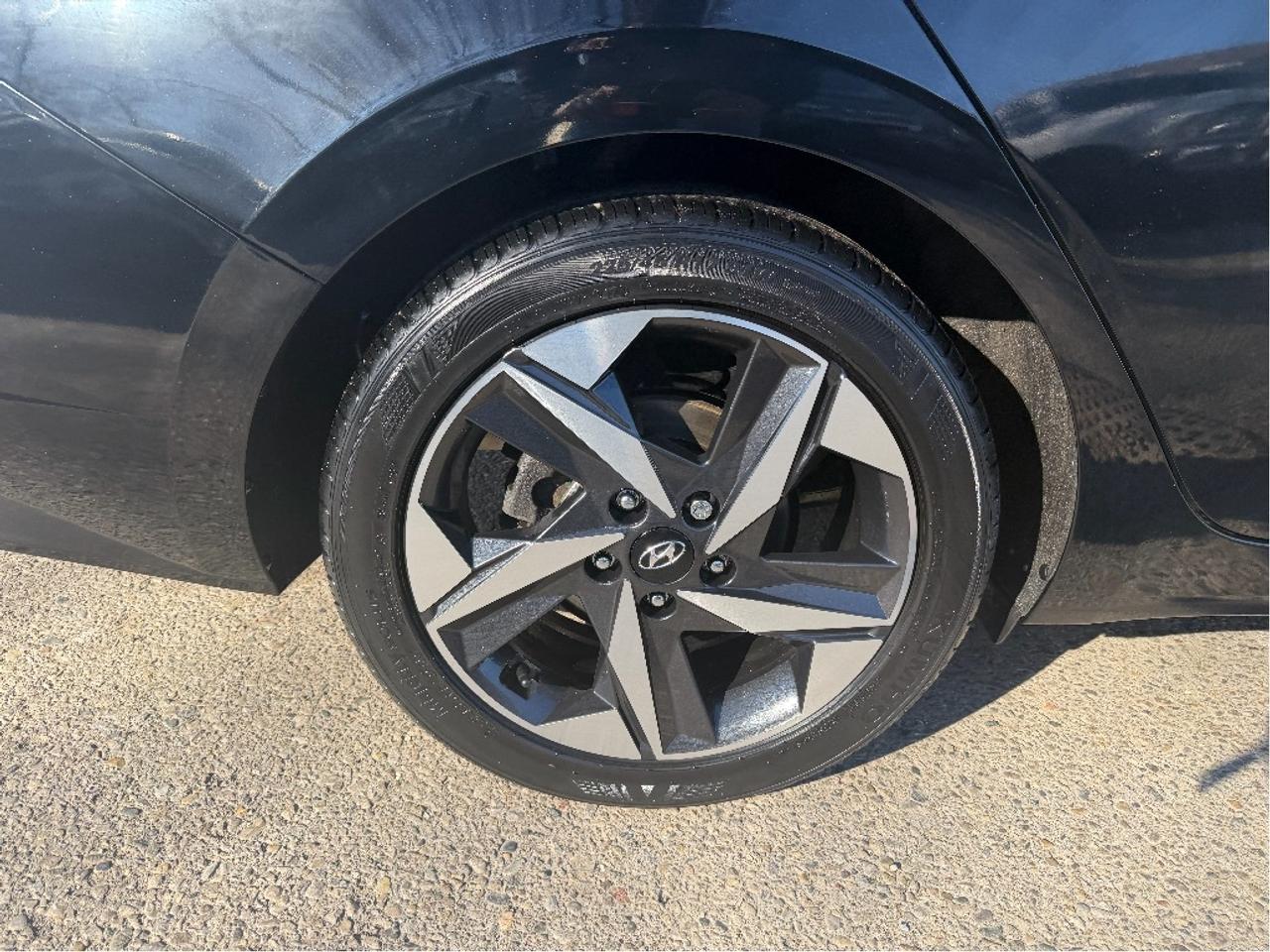 2023 Hyundai Elantra Luxury | One Owner I Clean CARFAX Photo