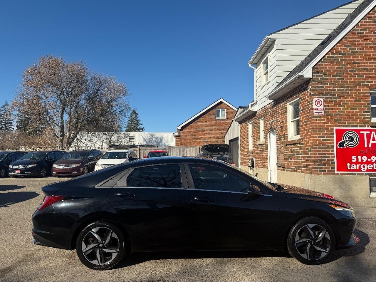 2023 Hyundai Elantra Luxury | One Owner I Clean CARFAX Photo