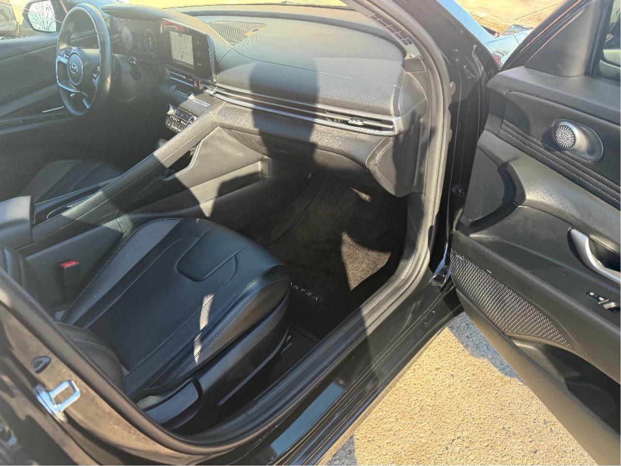 2023 Hyundai Elantra Luxury | One Owner I Clean CARFAX Photo
