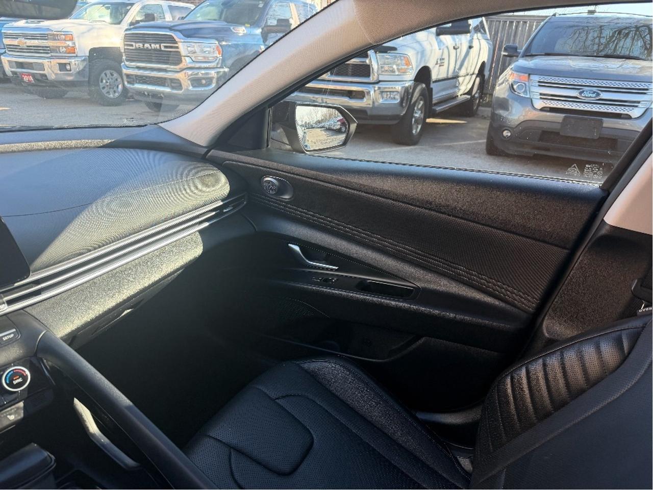 2023 Hyundai Elantra Luxury | One Owner I Clean CARFAX Photo
