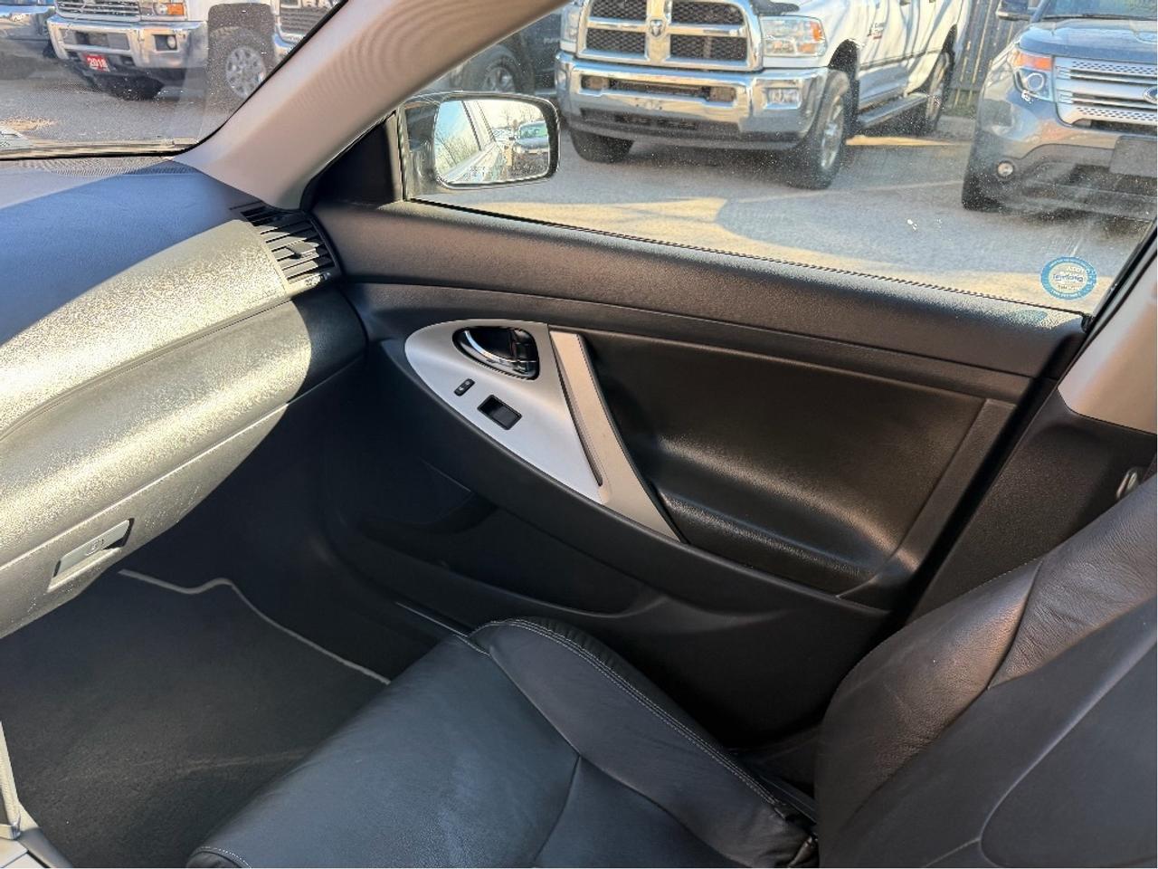 2009 Toyota Camry SE | One Owner | Very Low Mileage Photo