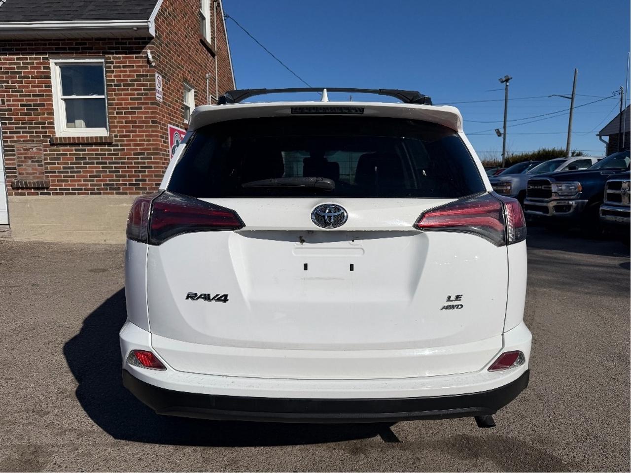 2017 Toyota RAV4 LE Photo