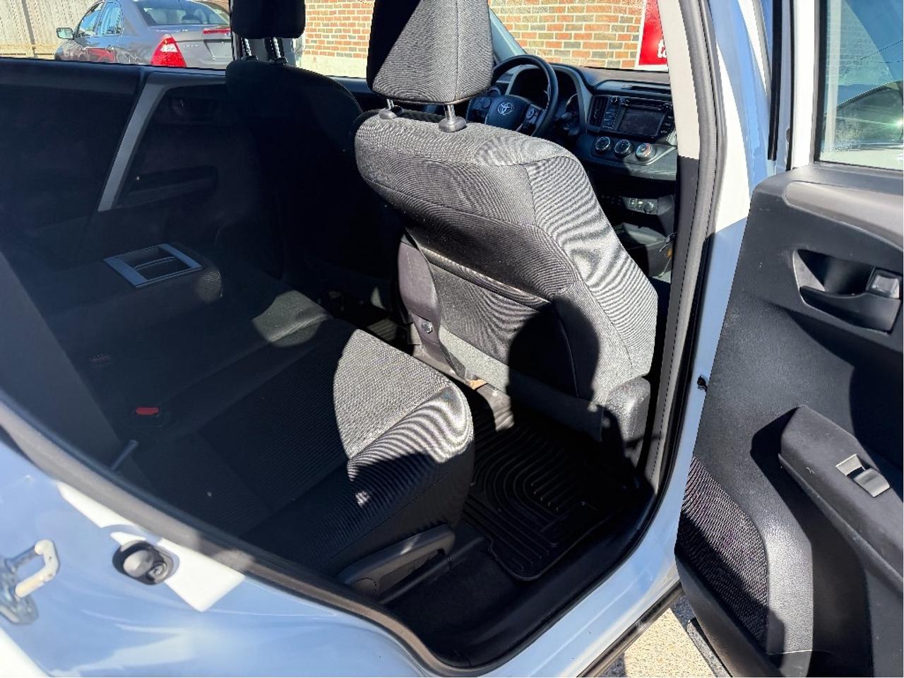 2017 Toyota RAV4 LE Photo