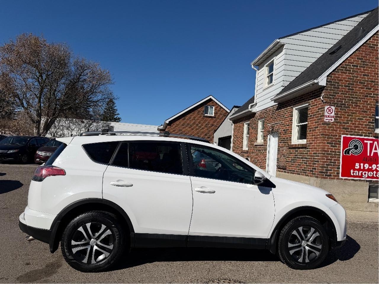 2017 Toyota RAV4 LE Photo