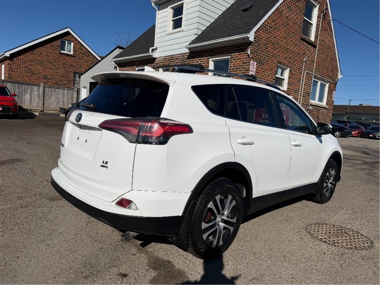 2017 Toyota RAV4 LE Photo