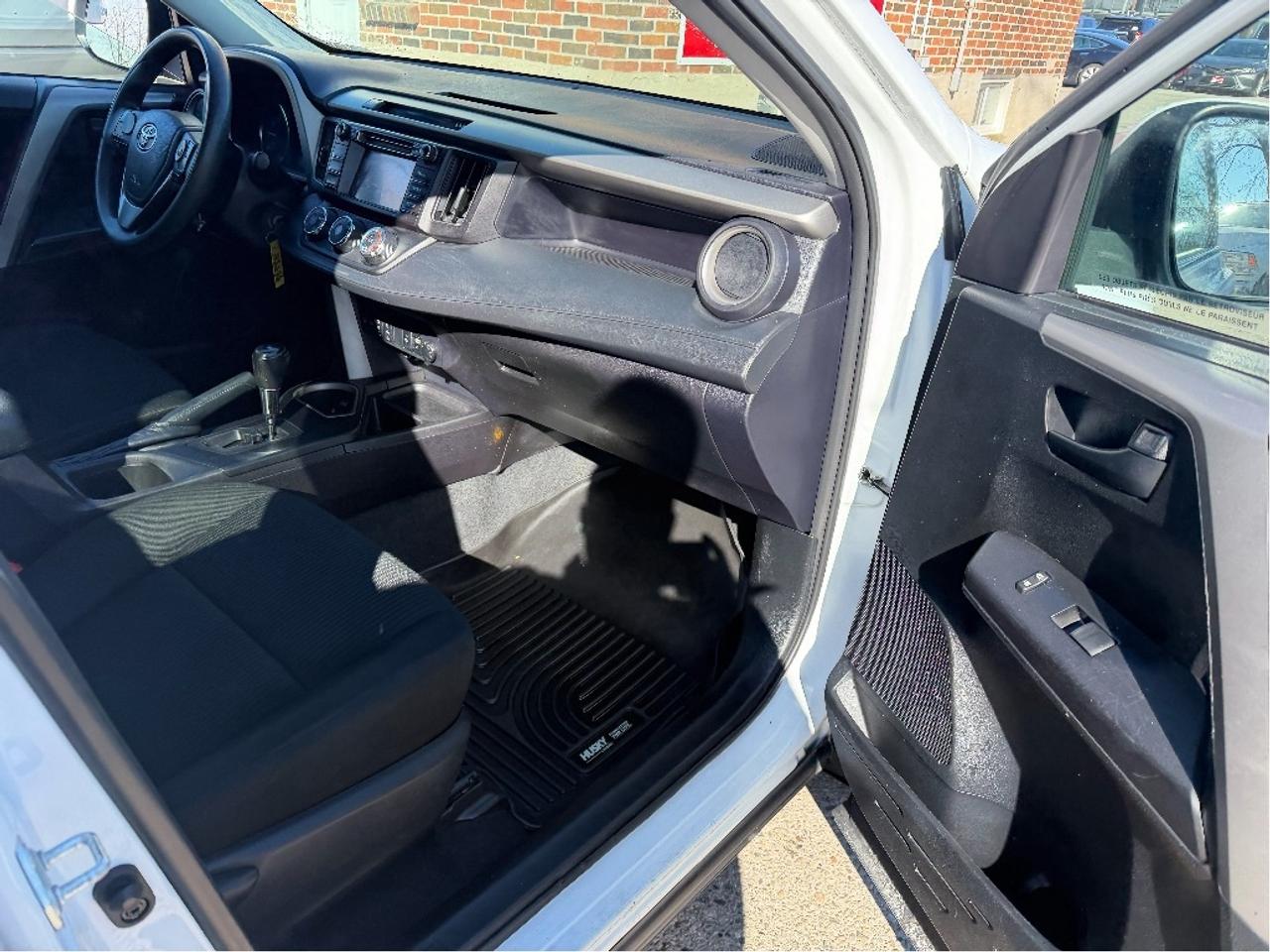 2017 Toyota RAV4 LE Photo