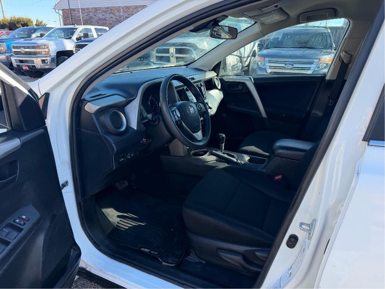 2017 Toyota RAV4 LE Photo