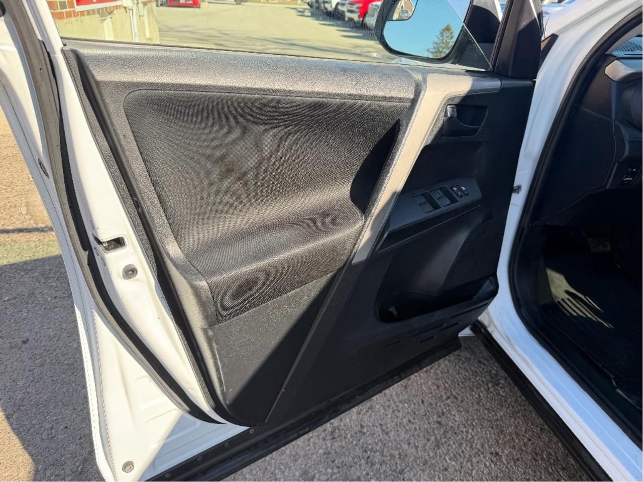 2017 Toyota RAV4 LE Photo