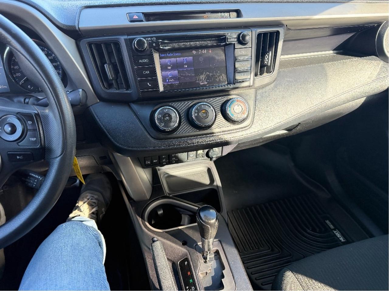 2017 Toyota RAV4 LE Photo