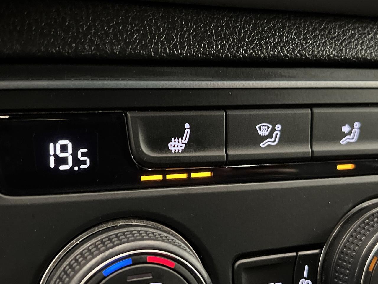 2021 Volkswagen Atlas Cross Sport COMFORTLINE AWD | HTD LEATHER | CARPLAY | ALLOYS Photo